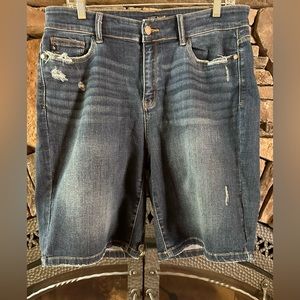 Judy Blue Bermuda Jean Shorts.  1XL.